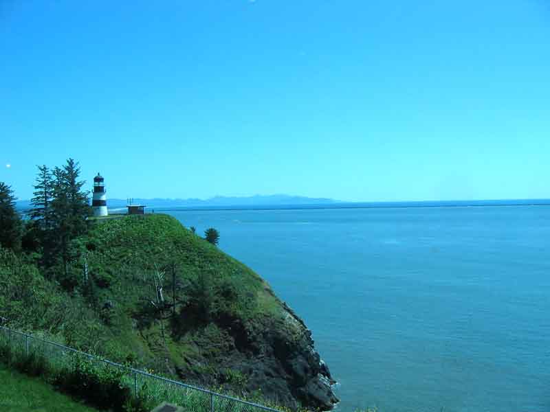 Desparation Point lighthouse and the Columbia Bar beyond