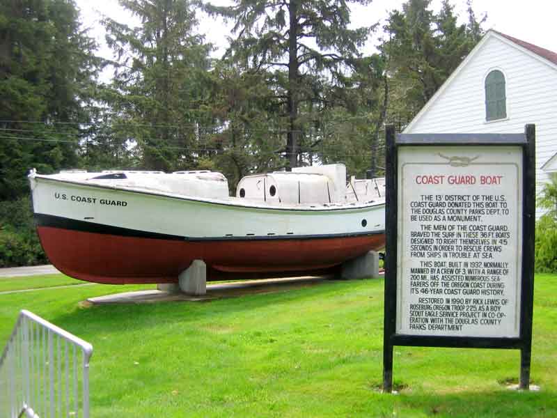 Self righting rescue boat