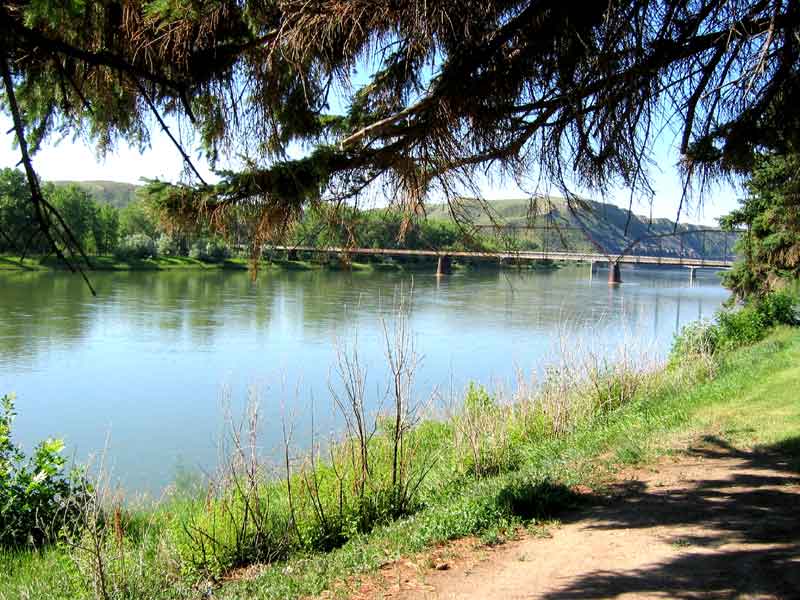 Big Muddy as it flows through Ft. Benton